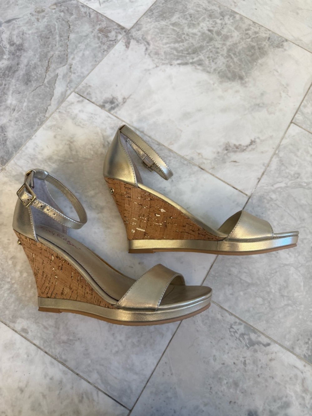 Lilly Pulitzer Gold Sandals Size: 7.5